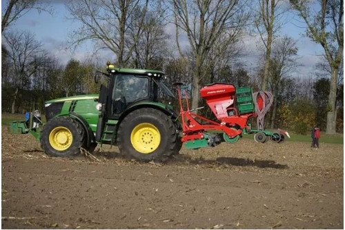 Siewnik zbożówy pneumatyczny 