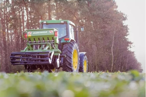 Siewnik rzutowy do nadbudowy