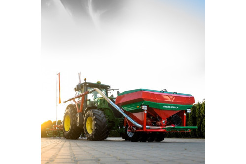 Pneumatyczny siewnik zbożowy frontowy