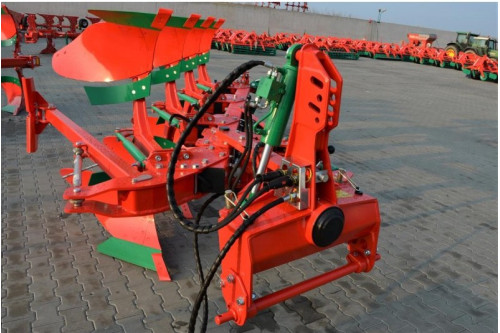 Pług obracalny z zabezpieczeniem hydraulicznym