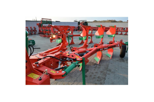 Pług obracalny z zabezpieczeniem hydraulicznym