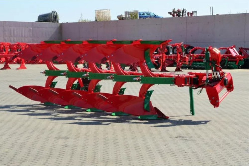 Pług obracalny VARIO z zabzepieczeniem resorowym