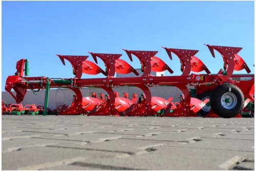 Pług obracalny VARIO z zabzepieczeniem resorowym