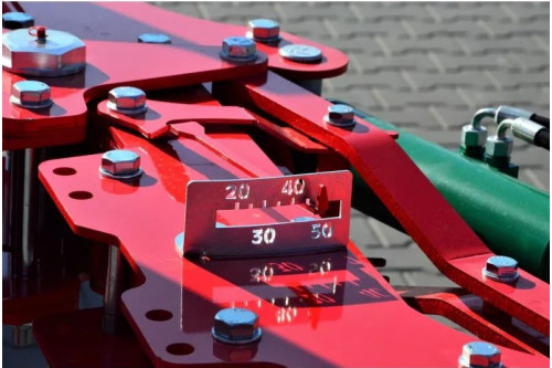 Pług obracalny VARIO z zabzepieczeniem resorowym