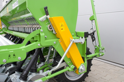 Siewnik rzędowy uniwersalny