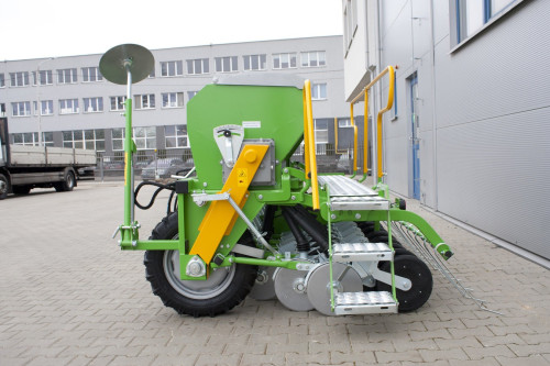 Siewnik rzędowy uniwersalny