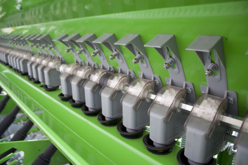 Siewnik rzędowy uniwersalny